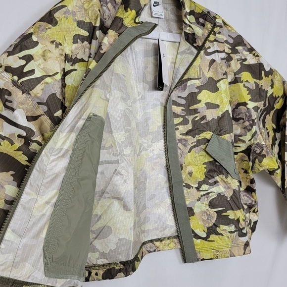 Nike Women's Crop Top Jacket Size Med Camo Khaki F/Z Lightweight Oversized Fit - Picture 4 of 9